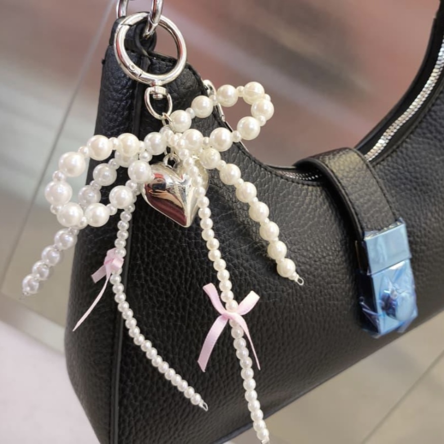 Charm lazo con perlas