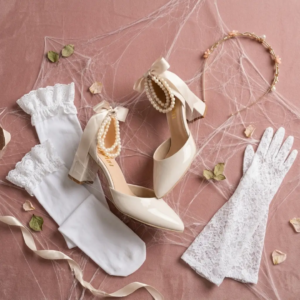 Pack princesa (tacos bella, diadema, medias y guantes blancos)